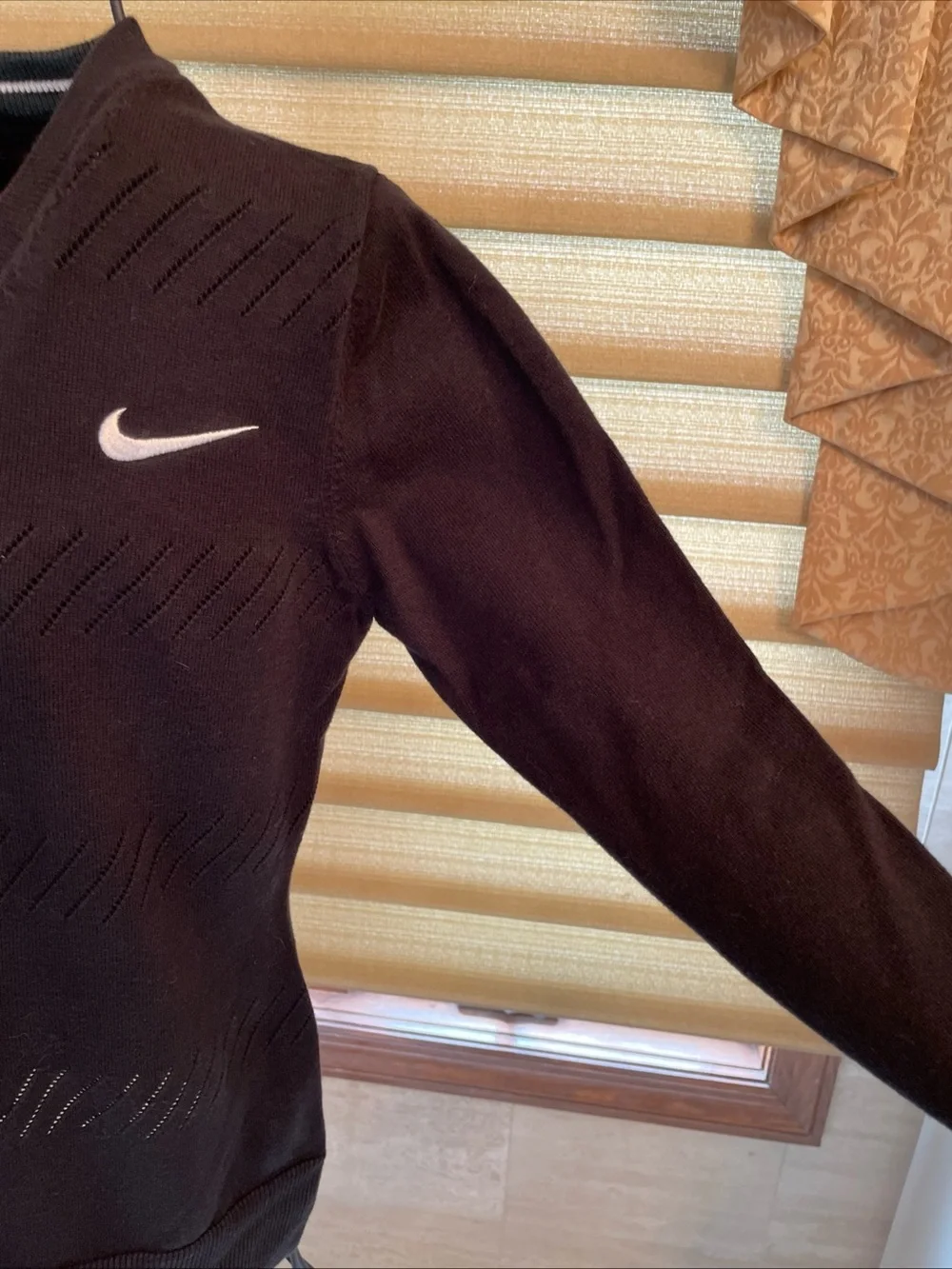 Nike Women’s Black Long Sleeve V-neck Sweater Size Large With Embroidered Logo